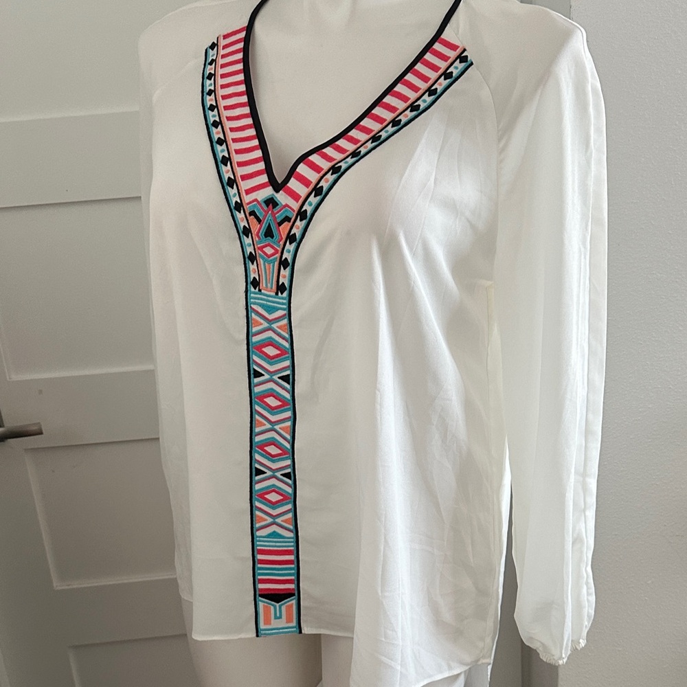 Bisou Bisou White Blouse with Colorful Embroidery